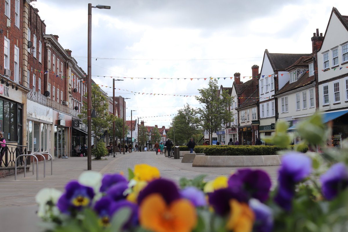 fameproofficial's tweet photo. Letchworth Garden City is ready for your next shoot!

With historic architecture, green spaces, and classic streets, it’s a versatile base for productions of all sizes.

Get in touch to plan your next project in this standout town. https://t.co/IPtShdbMXK