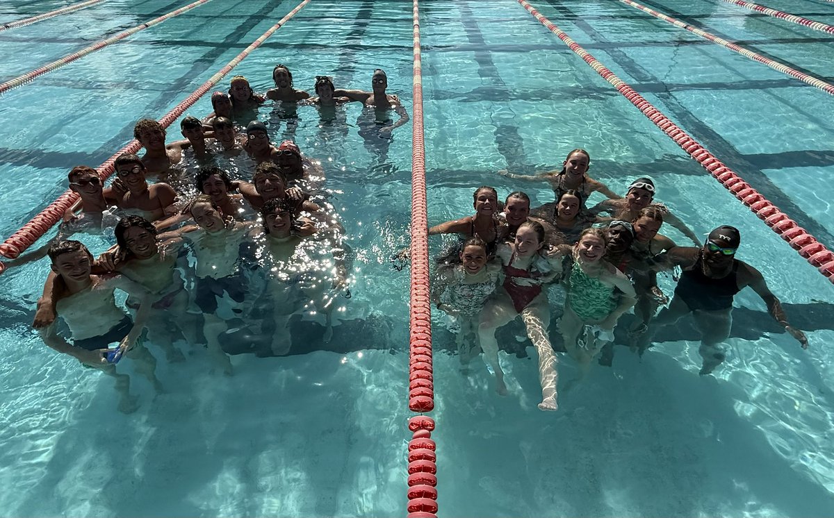 CAHS_SWIM's tweet image. Team 55 today:

-Joined the 2k yard club (all of them)
-Completed their second 2-a-day
-Upheld their form
-Remained united through all obstacles

An incredible work week from a very hungry team. We are so proud. #SwimLife #GoThrough #IfOneThenAll