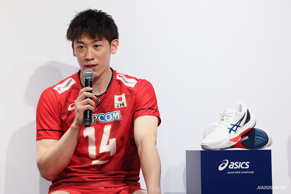 ASICS_JP's tweet image. #バレーボール男子日本代表
石川祐希選手、小川智大選手、髙橋藍選手、甲斐優斗選手が、次世代のプレーヤーとのトークイベントに登壇！

世界と戦うメンタル、日本代表への想い、夢を語った。

憧れの存在と向き合った一日。
その想いを、これからも。

#ASICSVolleyball
#SoundMindSoundBody