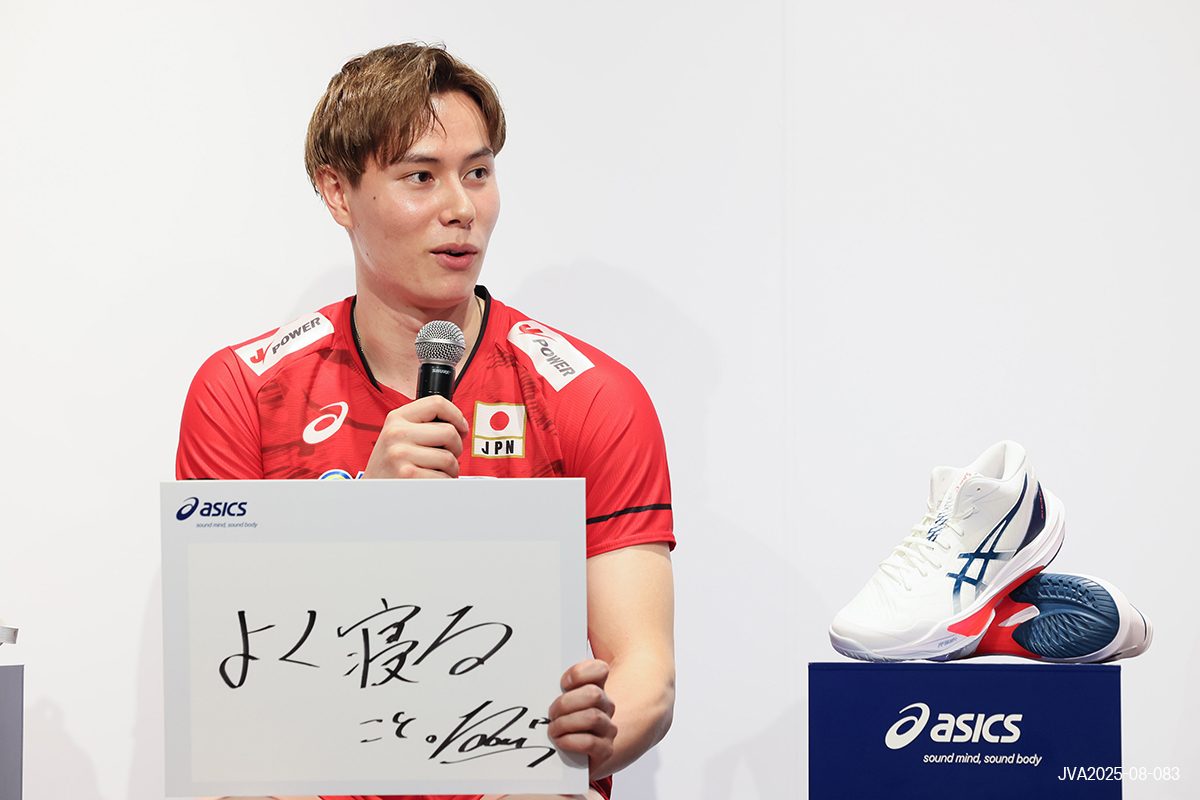 ASICS_JP's tweet image. #バレーボール男子日本代表
石川祐希選手、小川智大選手、髙橋藍選手、甲斐優斗選手が、次世代のプレーヤーとのトークイベントに登壇！

世界と戦うメンタル、日本代表への想い、夢を語った。

憧れの存在と向き合った一日。
その想いを、これからも。

#ASICSVolleyball
#SoundMindSoundBody