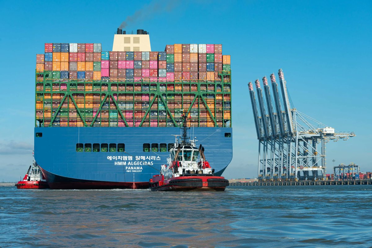 Txlogisticsind's tweet photo. 🚢 Top 3 Ways to Beat Port Congestion This Peak Season

1️⃣ Plan early &amp; book your space in advance
2️⃣ Use alternative ports/routes when possible
3️⃣ Keep all docs ready &amp; compliant

Stay ahead, avoid delays, and keep your supply chain smooth! #Logistics #ShippingTips https://t.co/vQVFQzzXW9