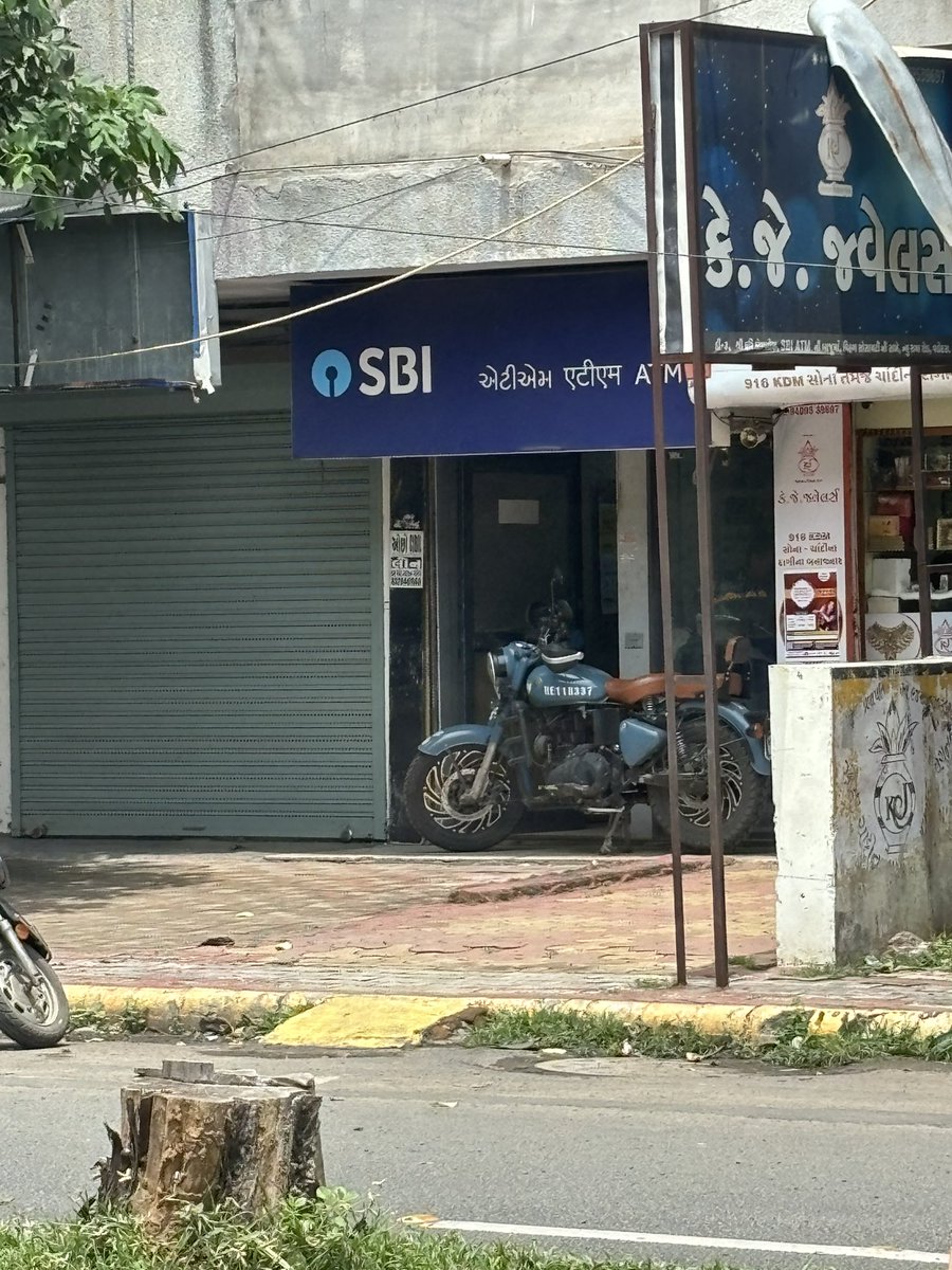 VinodbhaiMistry's tweet photo. Very good parking space . Obstructing the entry in @TheOfficialSBI #ATM  near Abhilasha branch code 60448
How customer can use ATM machine to widhraw money ? @RBI @nsitharaman @nsitharamanoffc @PMOIndia https://t.co/PGEKdBpAez