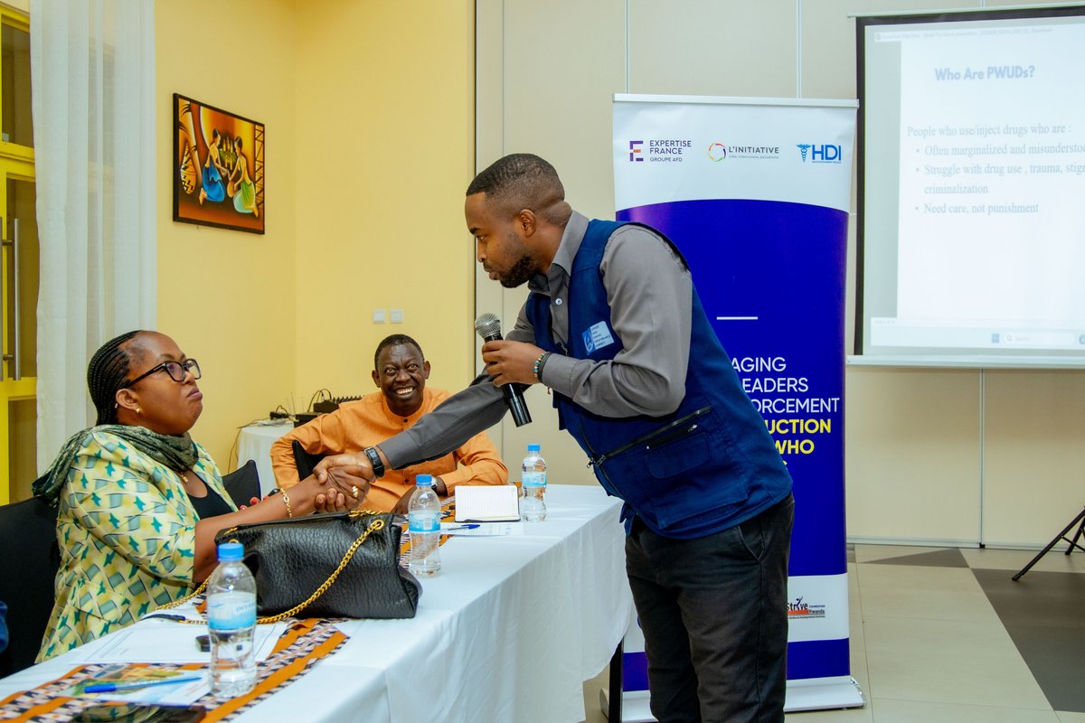STEPS_INITIATIV's tweet photo. Our Founder had the privilege to join a 2-day @HDIRwanda workshop with local leaders &amp; law enforcement in Nyarugenge on harm reduction. Lived experience teaches more than anything .

 #HarmReduction #MentalHealth https://t.co/kzAeZ1t94W