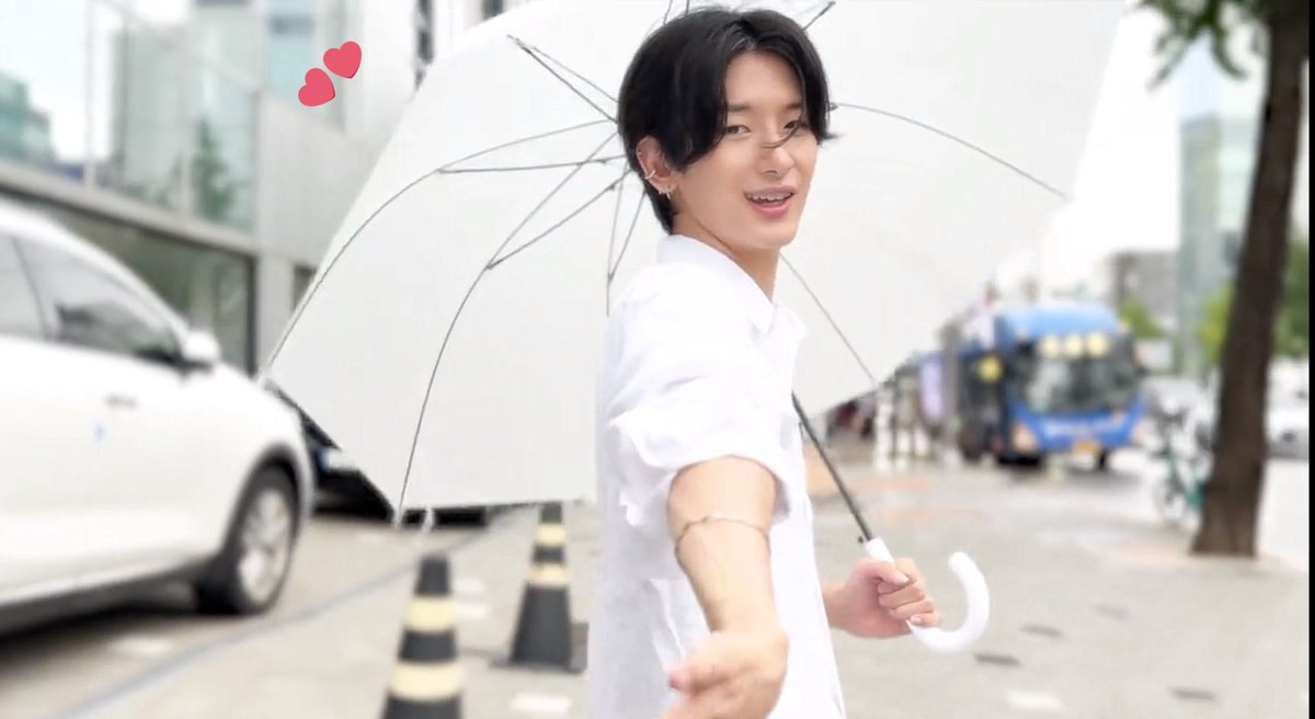 148sato's tweet photo. 遅れましたが21日は
🩵JUNWON DAY 🩵

振り返って手を差し出す彼氏風ジュンウォン🥰ジュンウォンDAYの前に
特大プレゼントをもらったようで嬉しい気持ちです💝

素敵な動画をありがとう☺️🩵

ずっと応援してるよ📣✨

ステージに立つ日を楽しみに待ってます✨

#AlwaysLove_JUNWON 
#유준원  #YUJUNWON 
#ユジュンウォン #Juel