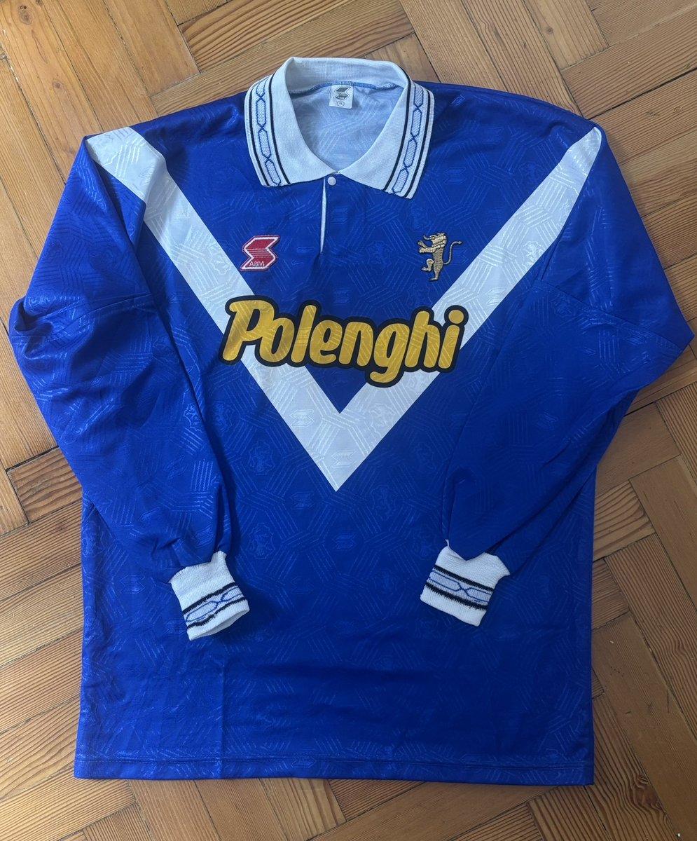 Showboat (@showboatkits) on Twitter photo Very pleased to be adding this long-sleeved Brescia number to our collection on the Showboat app today 🤩
Picked up from the brilliant <a href="/klopp_1/">1KloppShop</a> 🤝 Very pleased to be adding this long-sleeved Brescia number to our collection on the Showboat app today 🤩
Picked up from the brilliant <a href="/klopp_1/">1KloppShop</a> 🤝