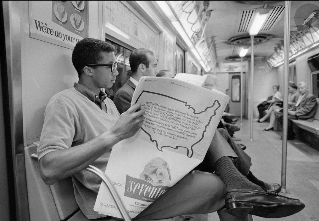September 1968: Arthur Ashe riding the NYC subway, unrecognized after winning the US Open Men's Singles title 😳