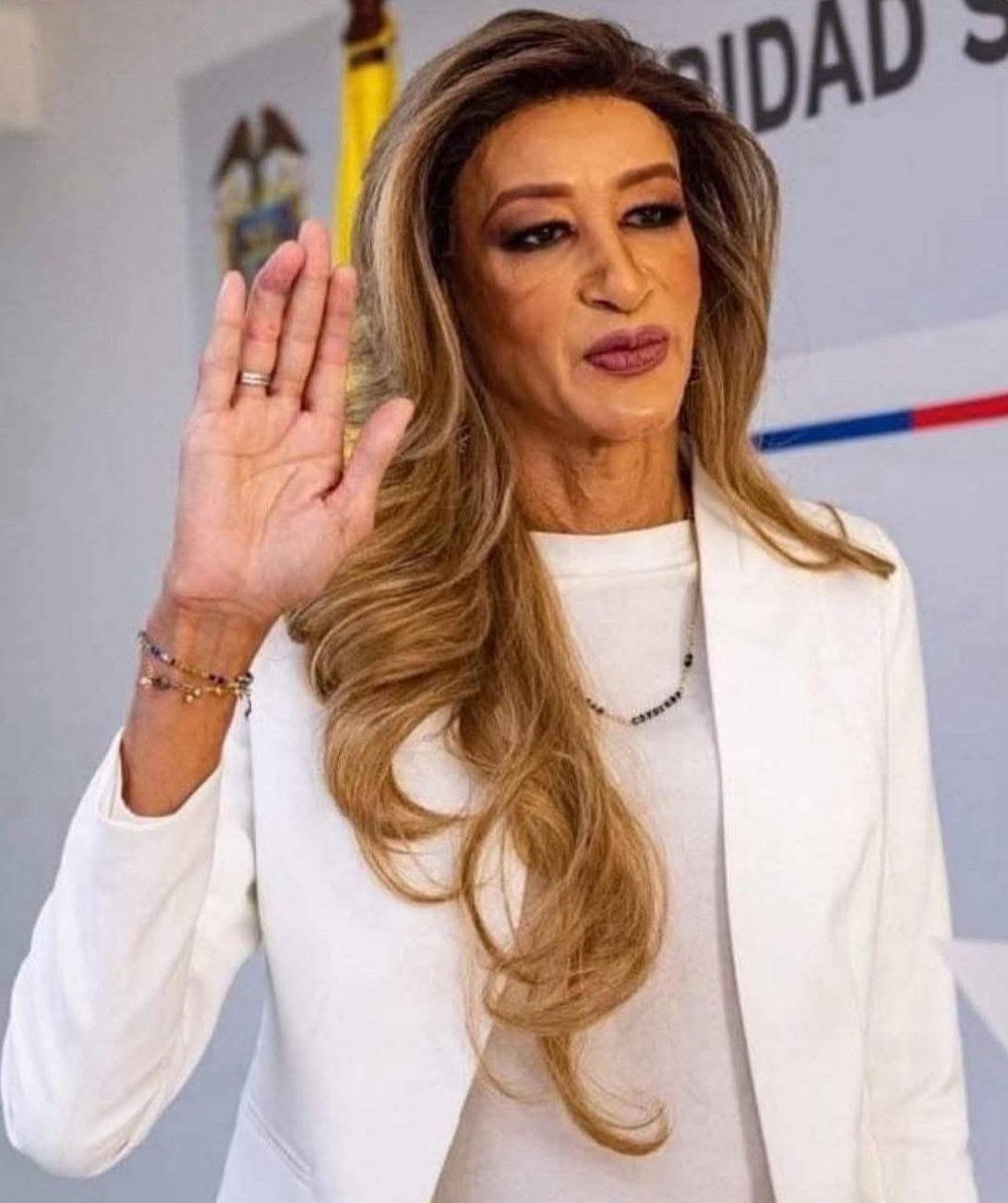 crismartinj's tweet image. El nombramiento de Charlotte Schneider como viceministra para la Mujer en Colombia no es un triunfo del feminismo, sino una trampa del globalismo. Bajo la máscara de la inclusión, se sustituye a las mujeres reales por figuras que responden a la agenda ideológica. No se trata de…