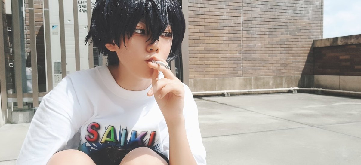 ⚠️ピアス、チョーカーつけ忘れました。オフショでございます。
自撮りの限界を感じたタバコ撮影の写真です