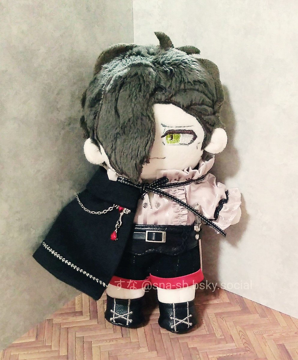 ⚠️自作ぬい

wawaちゃん15cmぬいﾋｭくん完成した٩( 'ω' )و
めっっっっちゃ大変だった…

身長差を出したくてﾋｭくん手足のばしてます
ﾌｪﾙくんは型紙通り
次回作り直す時にﾋｭくんに合わせる予定！