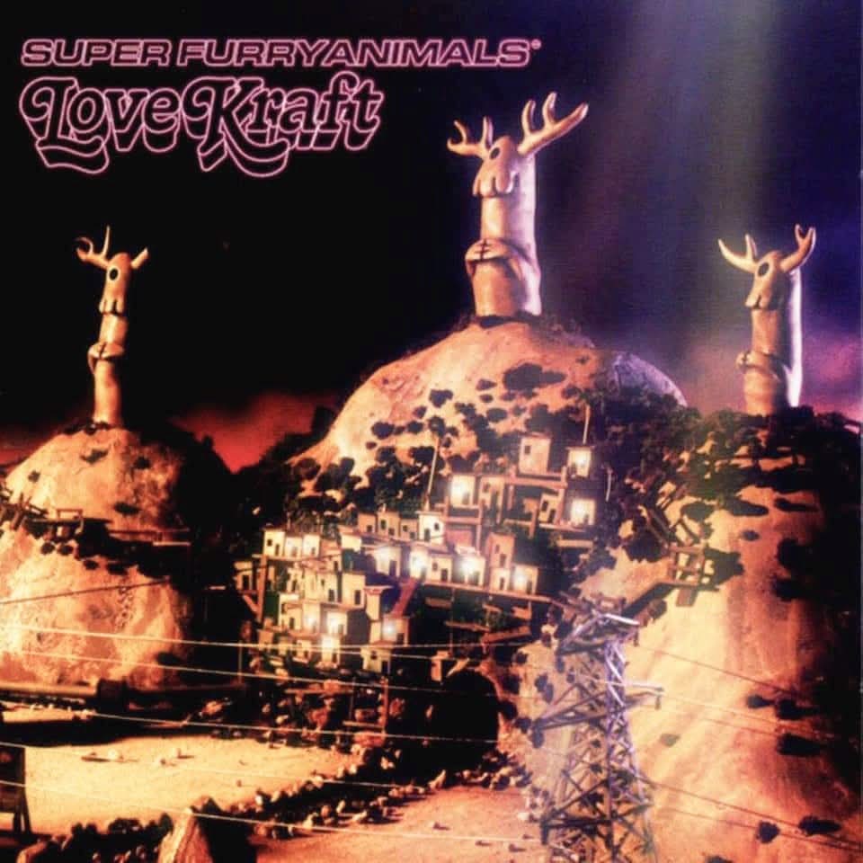 Happy 20th anniversary, 𝙇𝙤𝙫𝙚 𝙆𝙧𝙖𝙛𝙩 by Super Furry Animals, released on this day in 2005! 🎂

The album was recorded in Catalunya with Mario Caldato Jr, and was a top 20 entry on the UK chart.

Its sleeve art features a diorama created by Mark James and Pete Fowler.