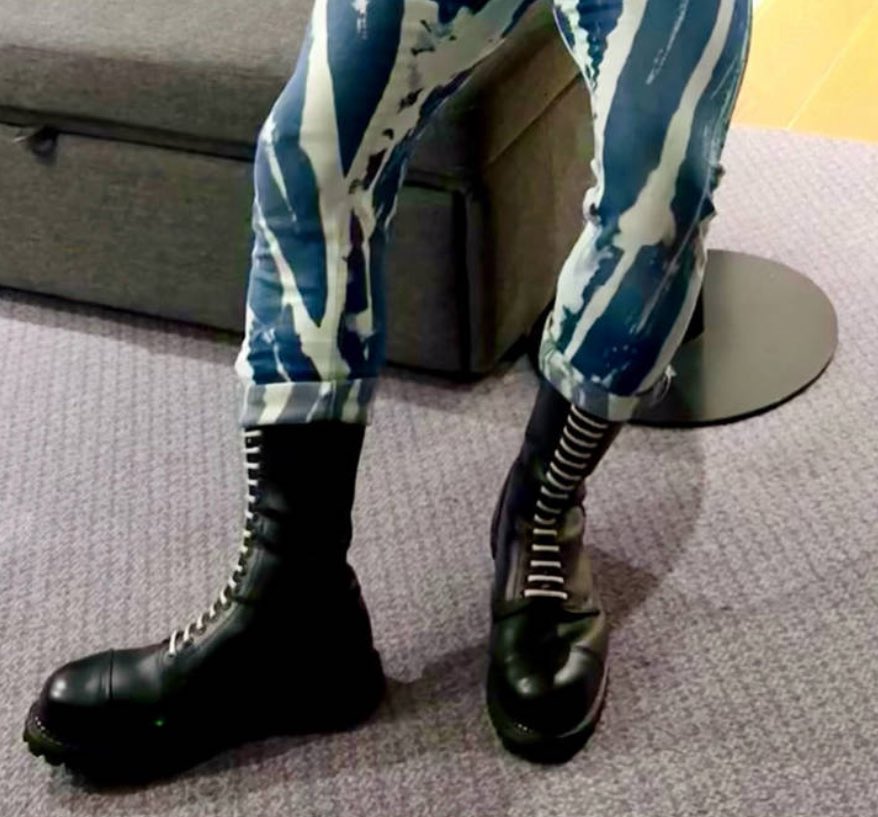 It’s Friday. You know what that means. Send your tax.  Throne.com/blufboi