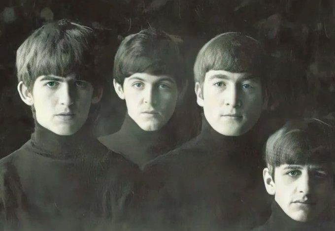 Today in 1963, The Beatles were photographed in what has since become an iconic shoot for their second album, “With The Beatles”.

📸 : Robert Freeman