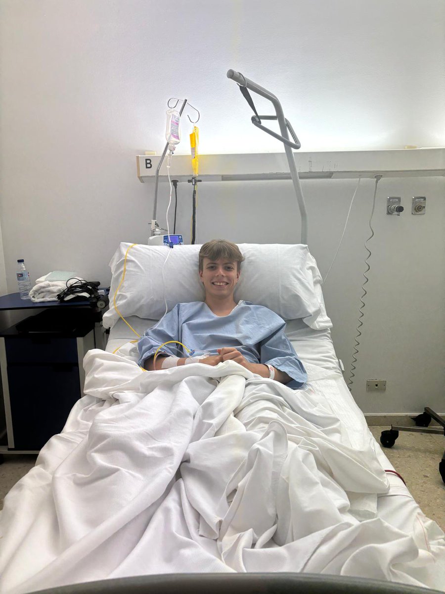 Begonte_FS's tweet photo. No día de onte Antonio someteuse á intervención de xeonllo logo da lesión sufrida no Play Off. Dende o club queremos mandarlle todo o noso ánimo e desexarlle unha pronta recuperación.

Estamos contigo Antonio! ❤️⚽️

#ForzaBegonte #FuturoVermello https://t.co/GVFmrviZMq