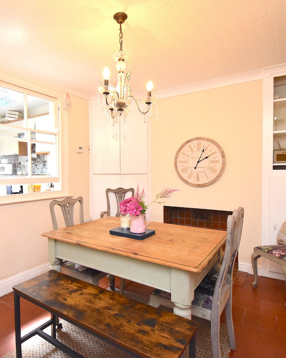 Parryshomes's tweet photo. TO RENT - Gilwern
👉 Semi-detached two-bedroom cottage in village location
👉 Two reception rooms and two bathrooms
👉 Off-road parking
£995 pcm⠀
EPC Rating - C. Council Tax Band - D. Deposit £1425.00
01873 859237 📞
https://t.co/6KzZeHVz16 https://t.co/fSWLmIjvMU