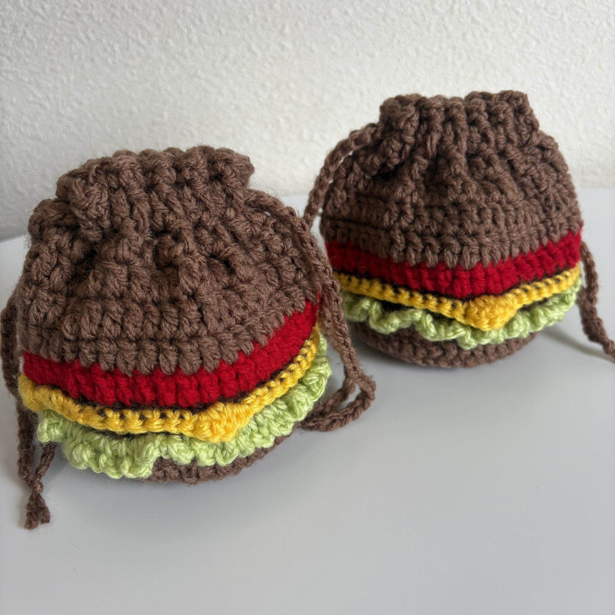【ハタス】ハンバーガー型かぎ針編みポーチ　ハンドメイド ハタス】ハンバーガー型かぎ針編みポーチ ハンドメイド