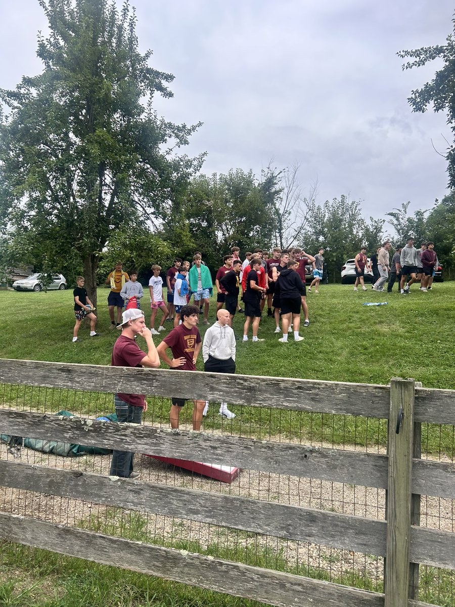 WinTheDay_RRFB's tweet photo. Another family dinner in the books at the Commins house. Huge thanks to all the Moms who helped out. Biggest thanks goes to Mrs Commins &amp; family for all the prep &amp; work to help feed this group. Great night! Blessed to be where my feet are. WIN THE DAY! https://t.co/m4y8uVahx2