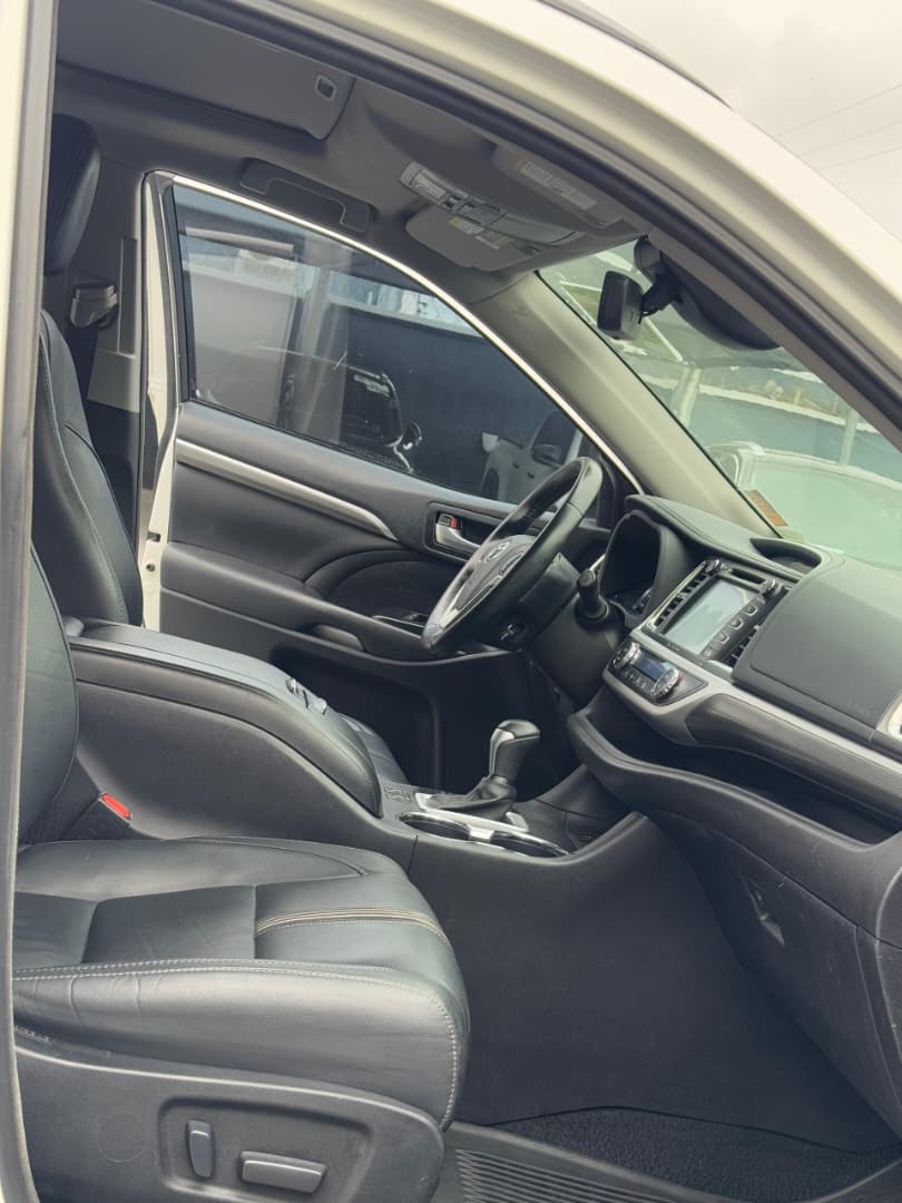 davison_autos's tweet photo. 🇺🇸 Toyota Highlander Se Sport
Year 2018
Captain Seats 💺 Ambient lights
Alloy Rims
Available @ HQ
Xtremeleeyyh clean Accident free

Price @ 36Million...Gooddeal https://t.co/AkvICmp2FO