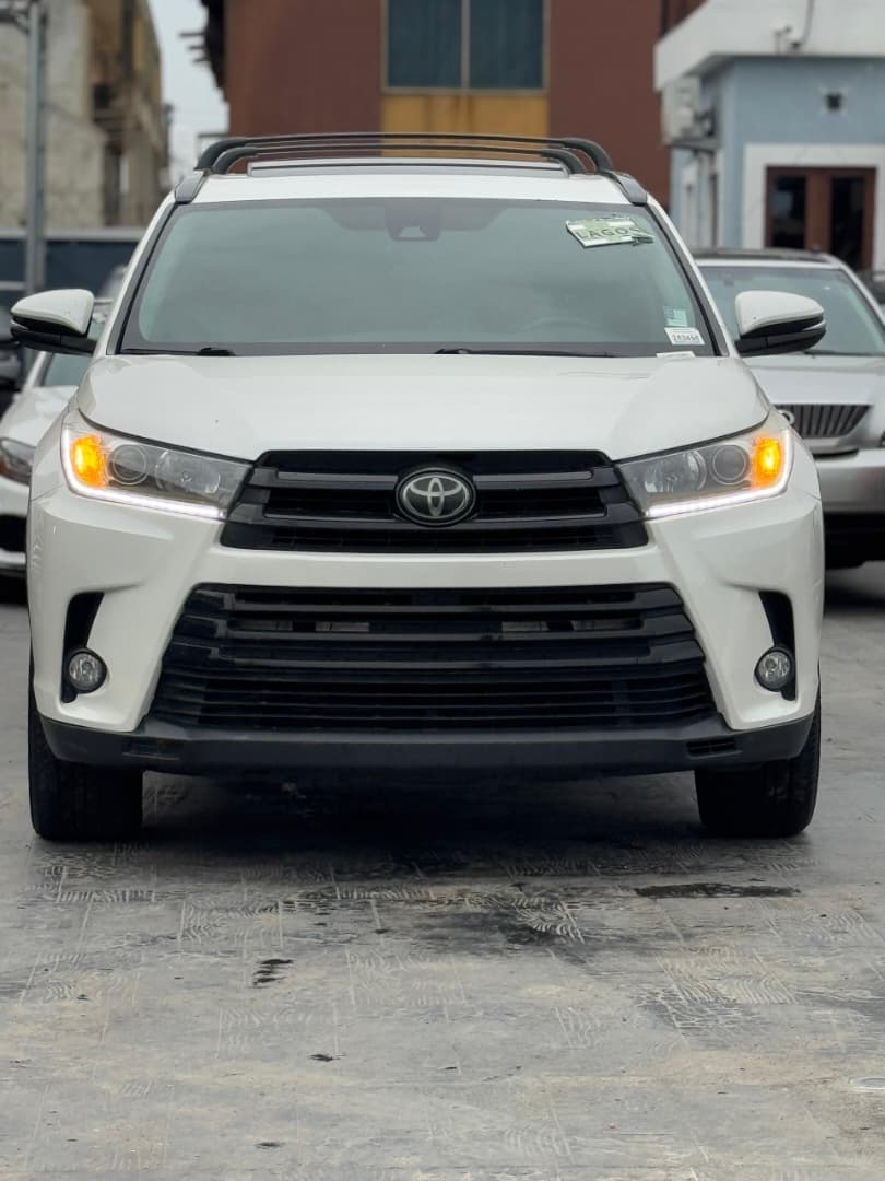 davison_autos's tweet photo. 🇺🇸 Toyota Highlander Se Sport
Year 2018
Captain Seats 💺 Ambient lights
Alloy Rims
Available @ HQ
Xtremeleeyyh clean Accident free

Price @ 36Million...Gooddeal https://t.co/AkvICmp2FO