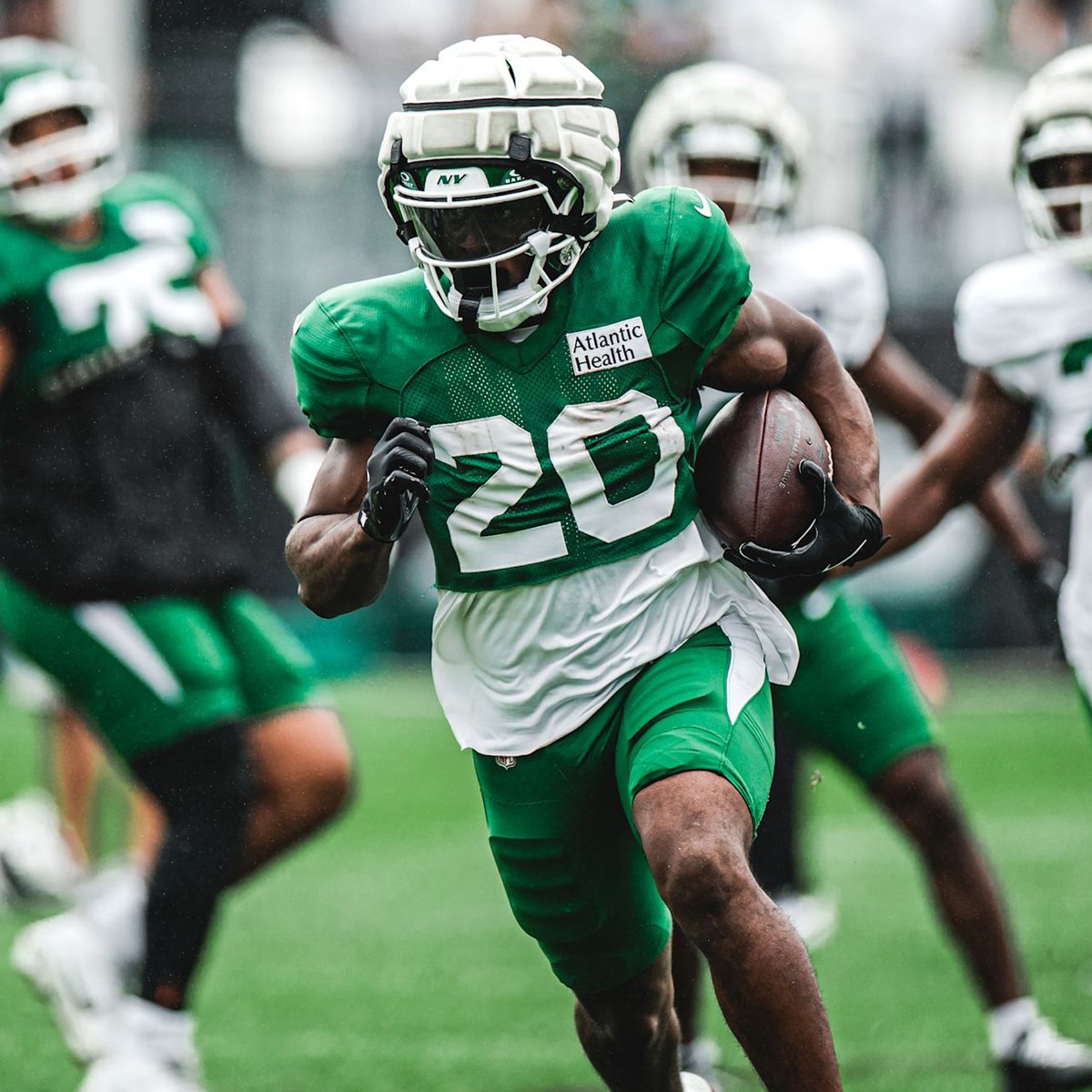 These pants represent a dark time in recent Jets history.  Kind of weird that they're still in rotation here in 2025. Really hoped to never see them on the field again. #Jets