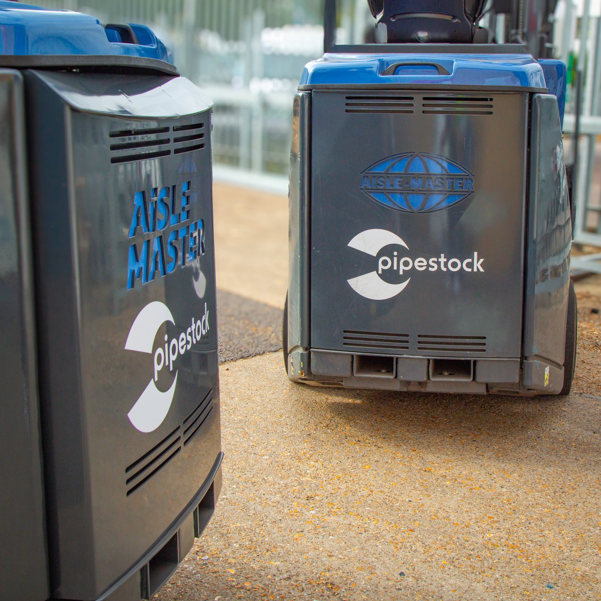 Pipestock's tweet image. Two forklifts are better than one ✌️

Just another sign of Pipestock's growth and our commitment to getting your deliveries out as efficiently as possible. 

Thank you @Combilift for the fresh new forklift!

#PipeRepair #forklift #forklifts #forklifting #pipestock