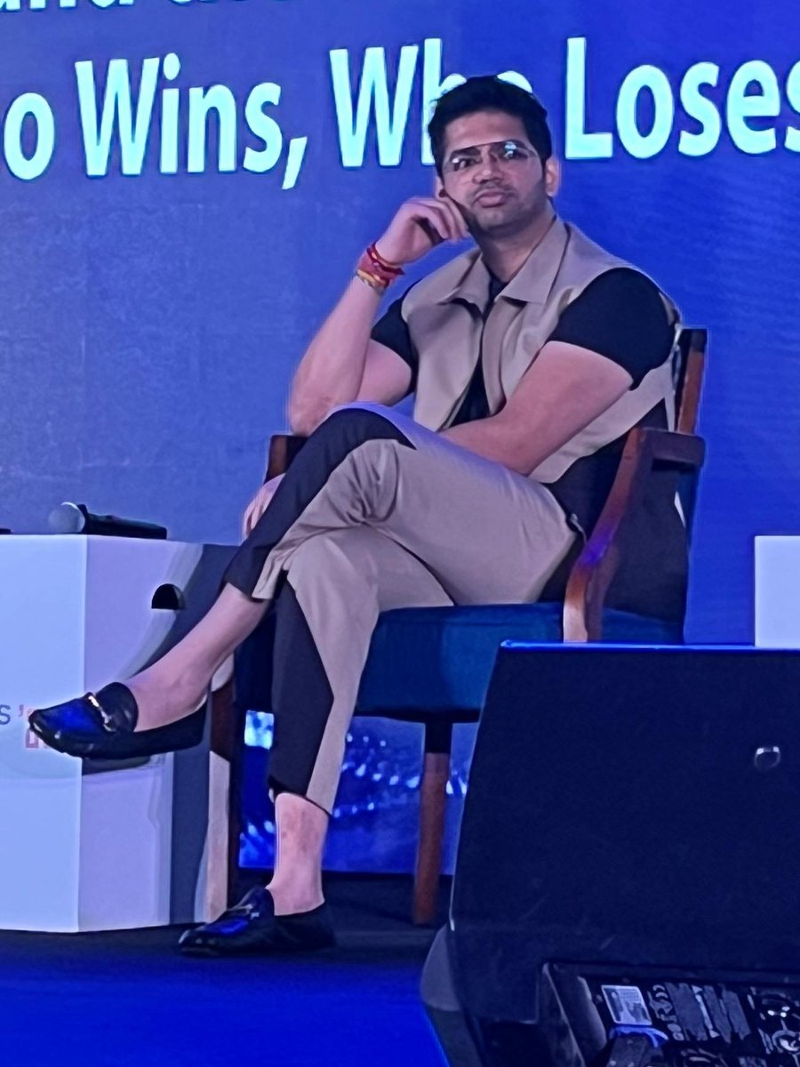 Economic Times tweet media