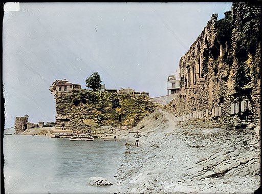 Colorized photo of the Boukoleon Palace back when it was still seaside, before various modern development projects altered the area and led to the destruction of parts of the medieval Roman palace.