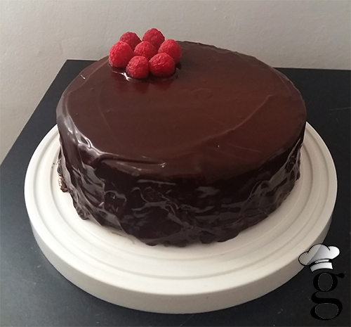celiacscat's tweet photo. 🍫🍫🍫 Aprofitem que és el Dia Mundial de la Xocolata per compartir aquesta boníssima recepta de pastís Sacher, de @glutoniana  😋 #DiaMundialXocolata

https://t.co/Y95wUJZ2uM https://t.co/jaYkXmsyk9