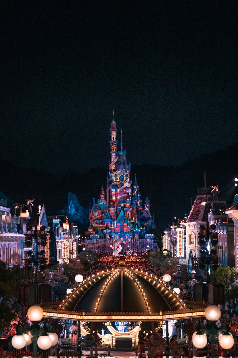 bdrc1989's tweet photo. The magical dream land. 

#カメラ好きな人と繋がりたい #写真好きな人と繋がりたい #写真撮ってる人と繋がりたい #ファインダー越しの私の世界 #写真で伝えたい私の世界 #東京カメラ部 #摄影 #風景  #asdgraphy  #night #SonyAlpha #malaysianphotographer #Disneyland #themepark #HongKong #Asia https://t.co/DSXTT4isN3