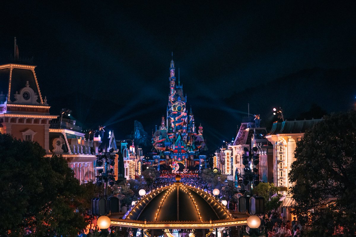 bdrc1989's tweet photo. The magical dream land. 

#カメラ好きな人と繋がりたい #写真好きな人と繋がりたい #写真撮ってる人と繋がりたい #ファインダー越しの私の世界 #写真で伝えたい私の世界 #東京カメラ部 #摄影 #風景  #asdgraphy  #night #SonyAlpha #malaysianphotographer #Disneyland #themepark #HongKong #Asia https://t.co/DSXTT4isN3