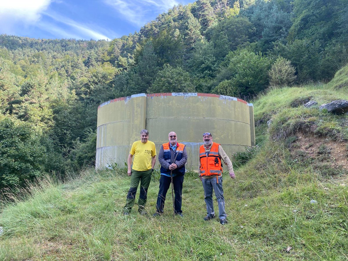 ProtCivilRipoll's tweet photo. Avui recorregut preventiu i comprovació dipòsit antiincendis de Les Lloberes (Les Llosses) amb @adf223 https://t.co/Wy3ikxogol