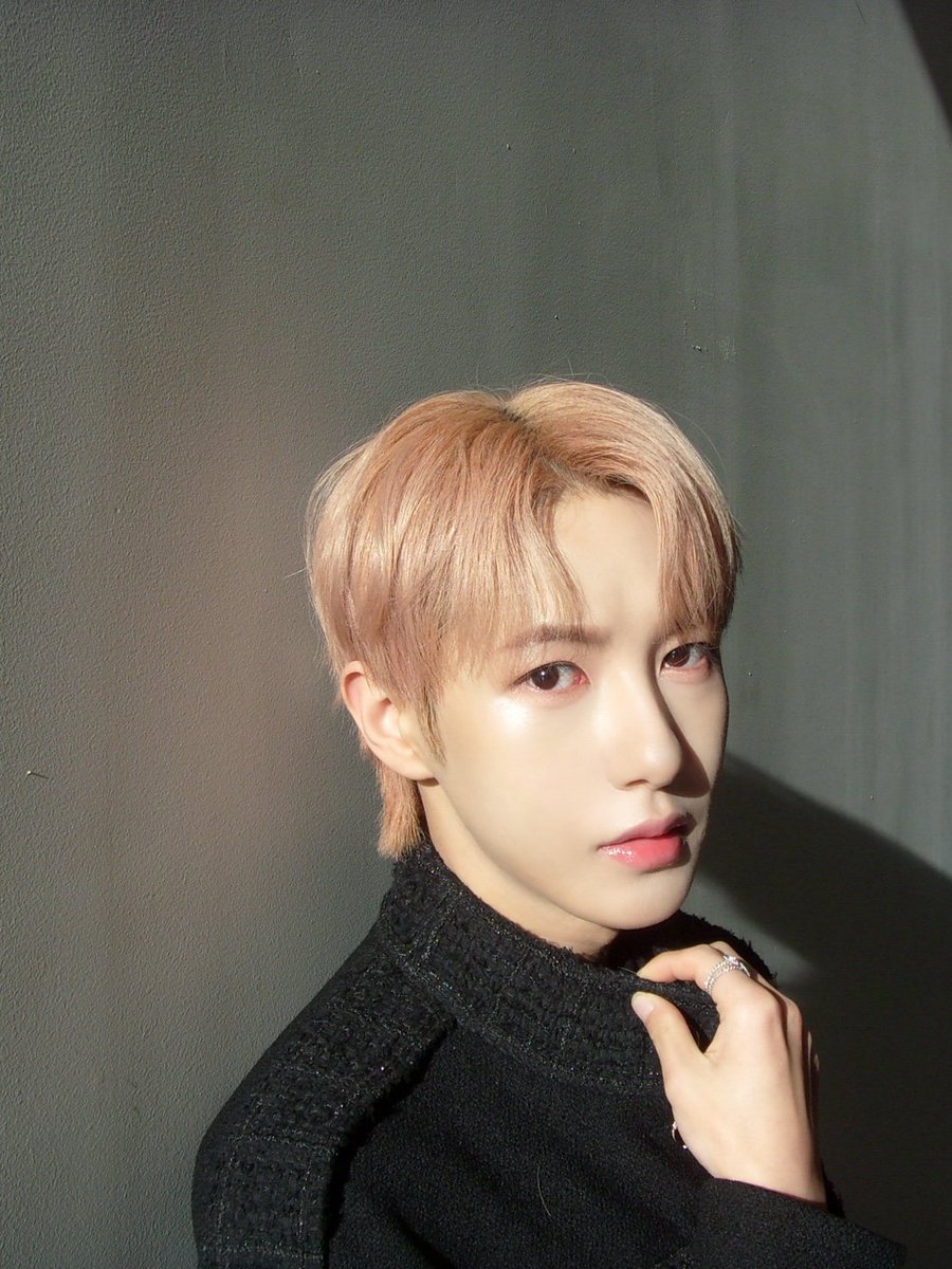 NCTDREAMCENTER's tweet photo. 250822 #RENJUN Weibo live Replay
https://t.co/u9WcOmwKyX

#NCTDREAM @NCTsmtown_DREAM https://t.co/kiVhJ6nCfl