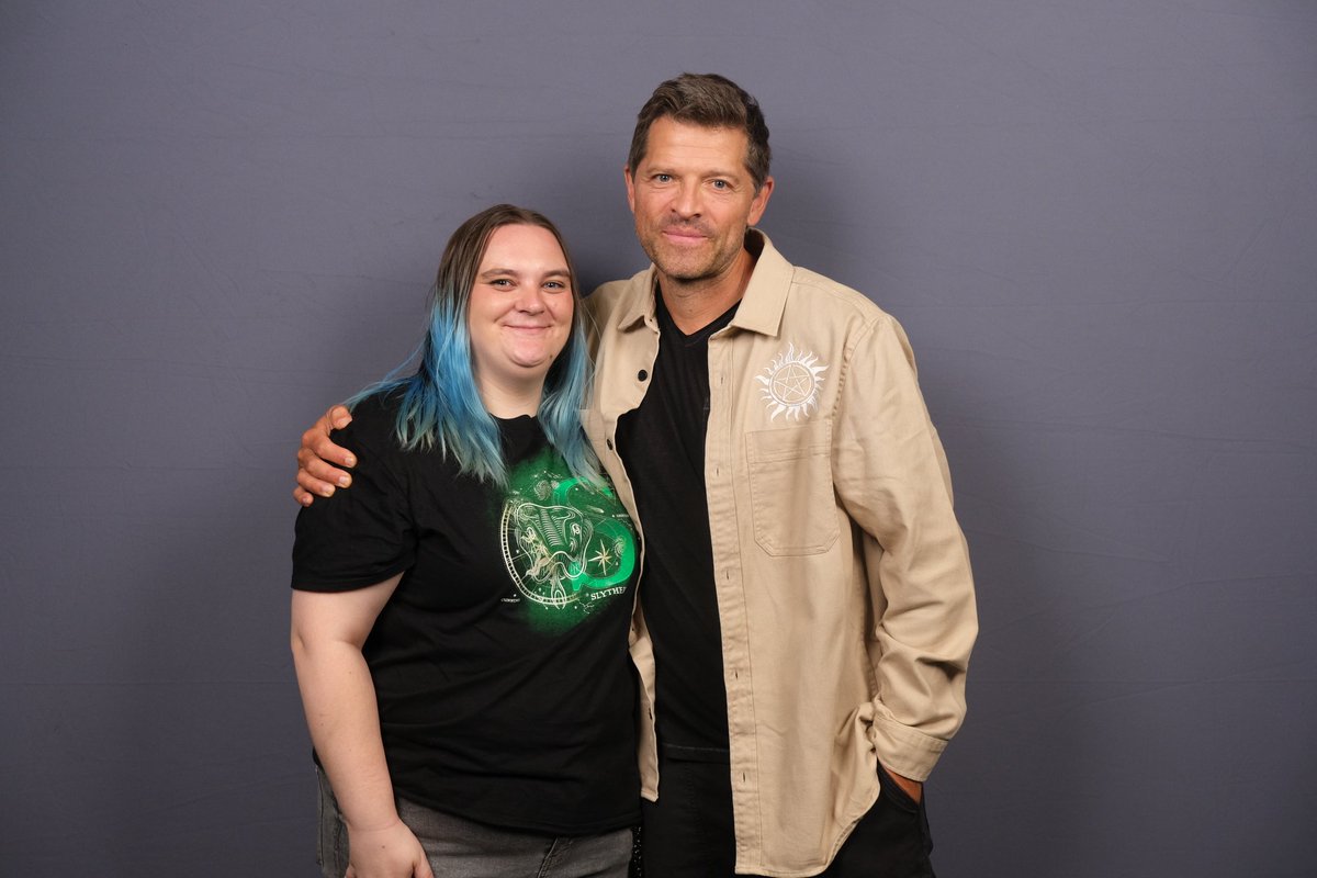 Yazzles456's tweet photo. I am still in disbelief that I actually got to meet Misha Collins, like what? @mishacollins https://t.co/6CtOTbx3I0