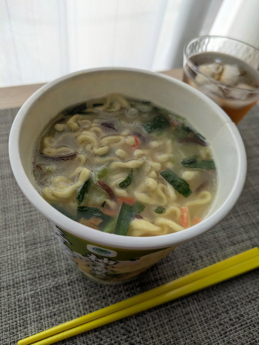 ファミマ 生姜タンメン
生姜の風味いいね
もちっと太麺にやさしい味わい🙂ｳﾏｲ!