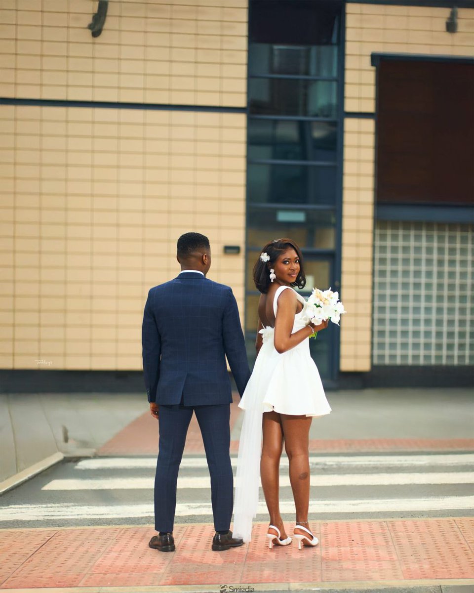 You see, ehn, this life is funny. I lived next door to this fine guy for a couple of years, but make I no lie, I didn’t even send him like that. He was just one of those fine boys you see once in a while when you’re rushing out with a scarf on your head and no cream on your legs