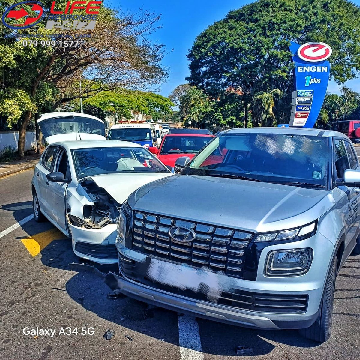 Time - 13:00
Date - 22 August 2025

MVC
North Ridge Road Engen
Morningside
KZN Recoveries, Roadstar Towing &amp; Life Response On Scene 

#KZNTRAFFIC #TRAFFIC247KZN