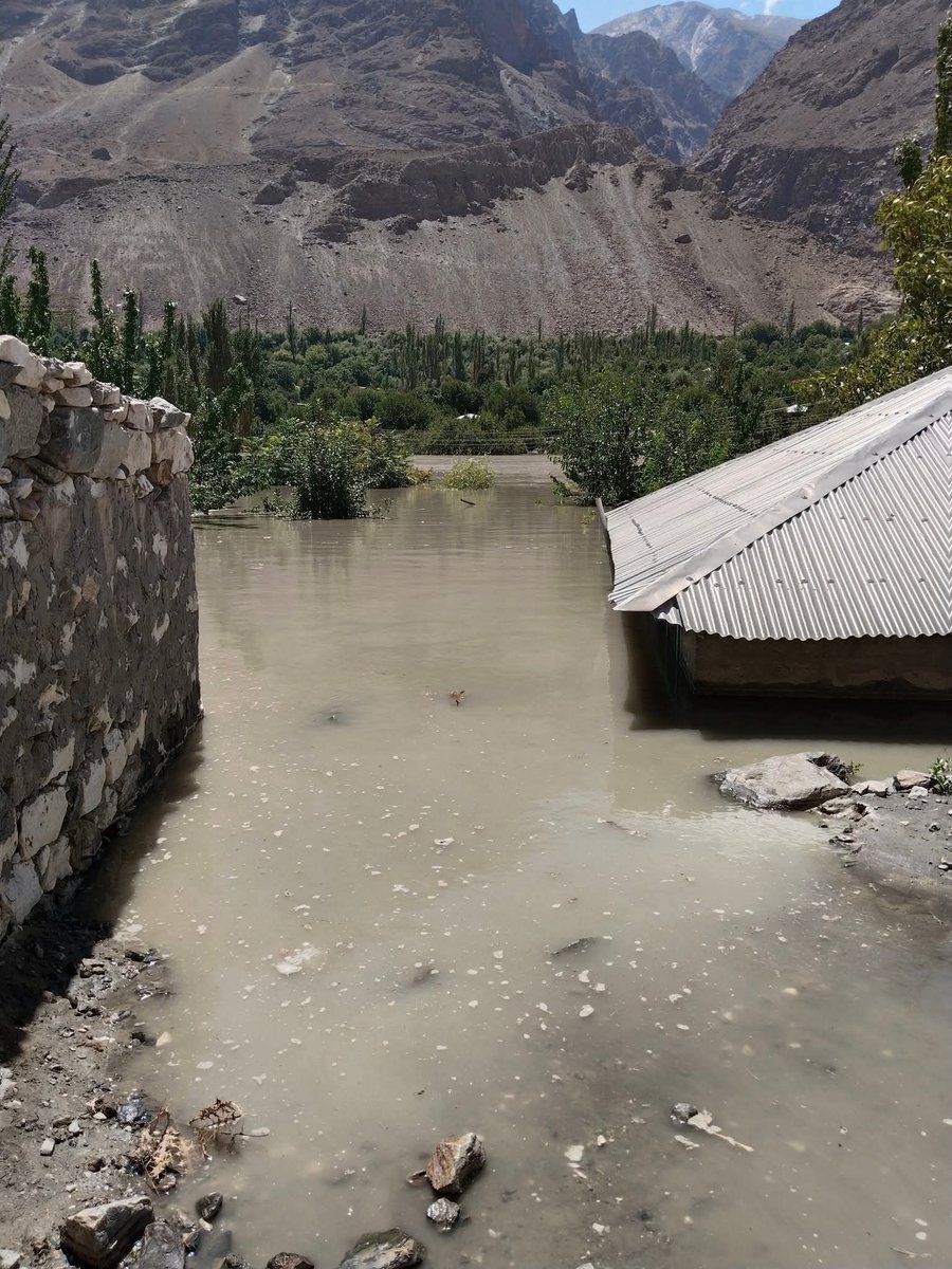 Rohshan_Din's tweet photo. The capitalist countries of the world, which played the biggest role in global warming, are still enjoying life, while we are suffering. Our GilgitBaltistan Baltistan is trapped in severe climate change.
@UNFCCC
@UNICEF_Pakistan @amnestyusa 
#GilgitBaltistan #Flood https://t.co/WXH2kjcW0p