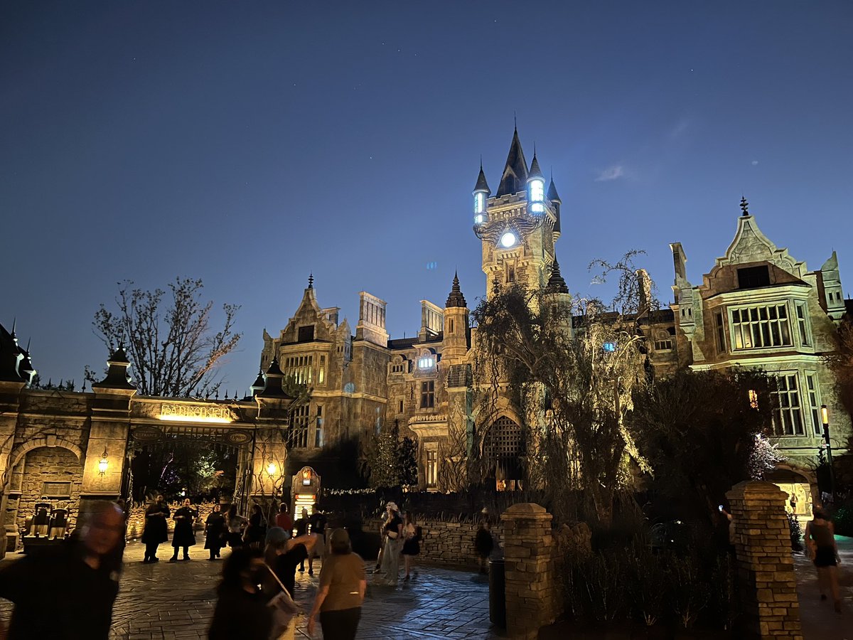 Pretending I’m driving a Catacombs Navigation Unit instead of driving to work right now <a href="/UniversalORL/">Universal Orlando Resort</a>