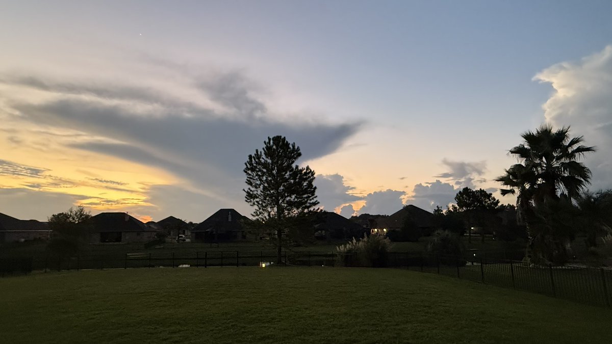 wxchad's tweet photo. Sunrise storm silhouettes from Gulf Shores @spann @AlabamaWXNet https://t.co/xeH2nyVGb9