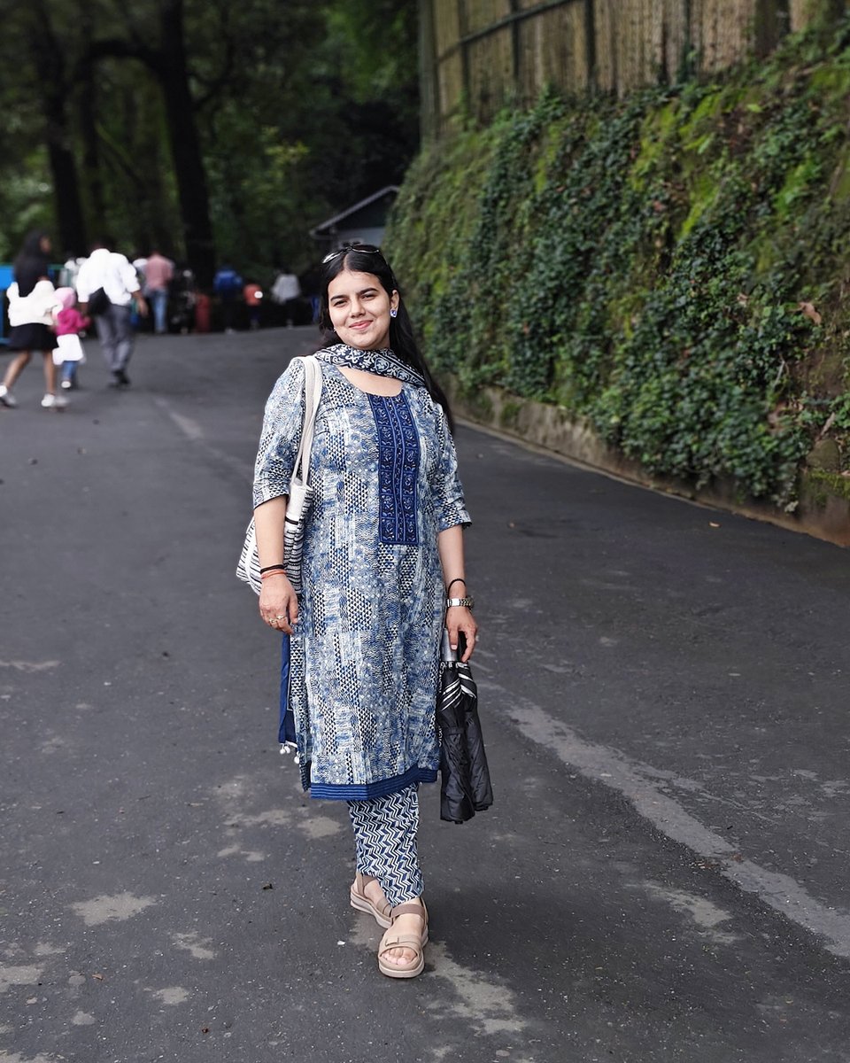 travirots's tweet photo. 🌄 Beautiful moments from a family trip to Darjeeling &amp; Gangtok, filled with love and memories ❤️

Happy Client... Ms. Gauri Sharma &amp; Family on their trip😍

📍 Darjeeling &amp; Gangtok

#Travirots #Route #Holidays #Darjeeling #Gangtok #FamilyTrip #ClientDiaries #DarjeelingDiaries https://t.co/I8q7Q5WJku