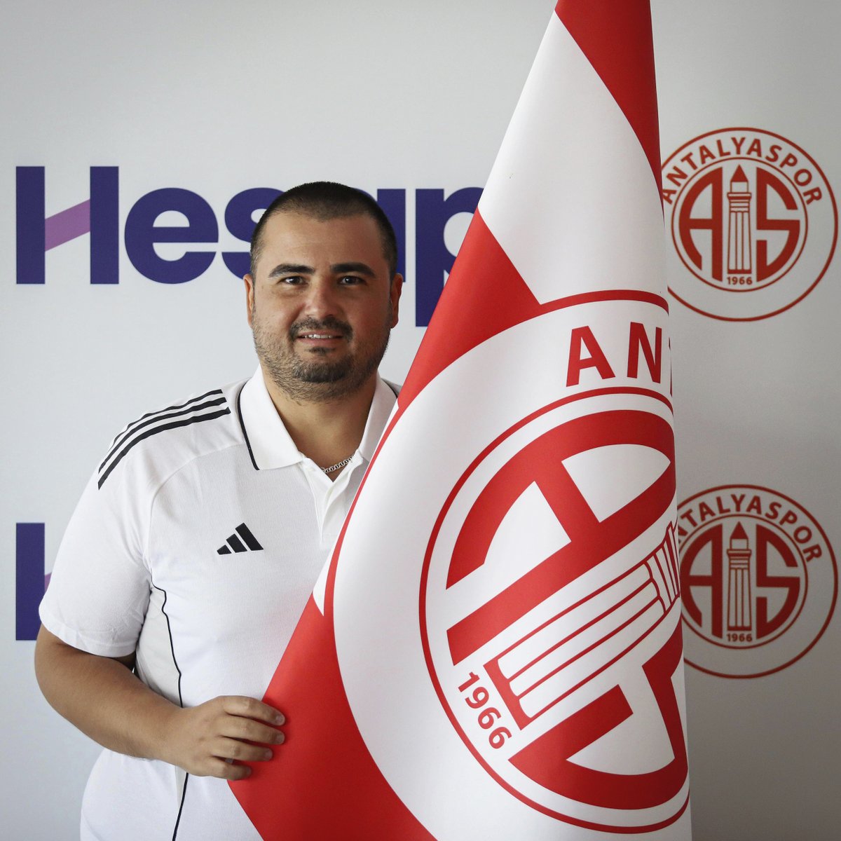 Antalyaspor's tweet image. 📌 Antrenör Engin Erdem kulübümüzün scout ekibine dahil olmuştur. Camiamıza hayırlı olmasını diler, kendisine yeni görevinde başarılar dileriz.

#HesapcomAntalyaspor
#SevdamızAntalyaspor