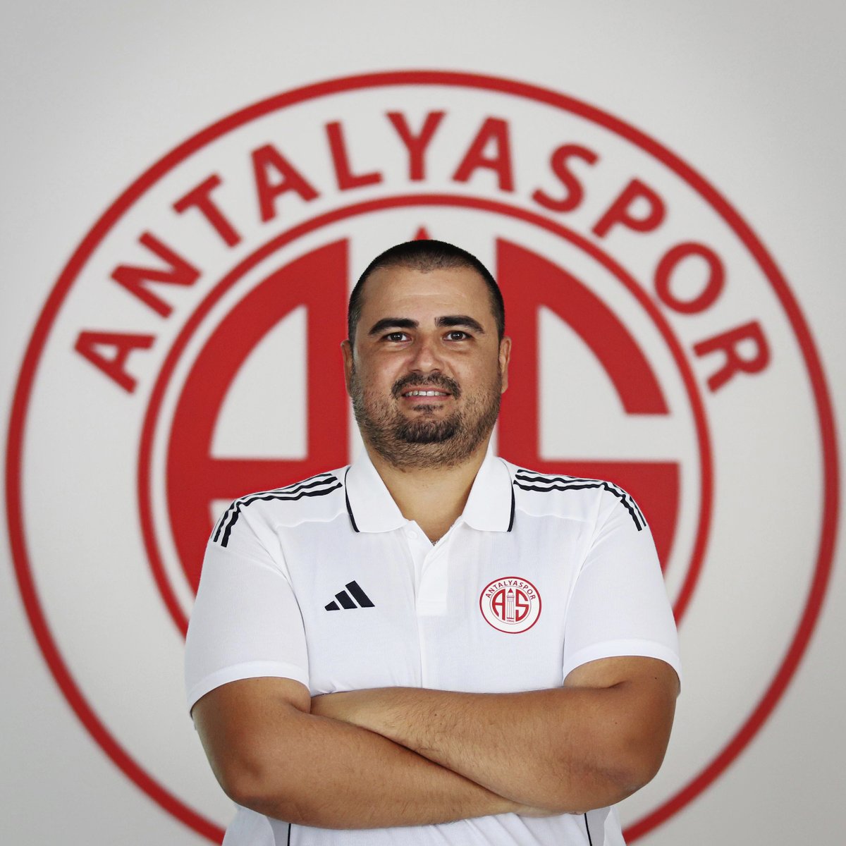 Antalyaspor's tweet image. 📌 Antrenör Engin Erdem kulübümüzün scout ekibine dahil olmuştur. Camiamıza hayırlı olmasını diler, kendisine yeni görevinde başarılar dileriz.

#HesapcomAntalyaspor
#SevdamızAntalyaspor