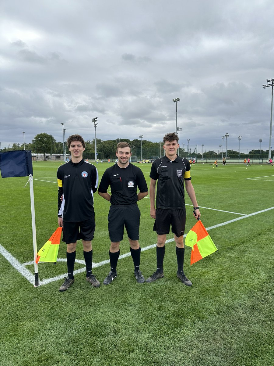 NRCFAREFDEV's tweet image. DEVELOPMENT | Today is our final day at @qethelburgas supporting our @NorthRidingFA match officials in Manchester City &amp;amp; Hull City academy games. Great to see all of the officials develop their refereeing &amp;amp; assistant refereeing technical skills with them all keen to develop🙌