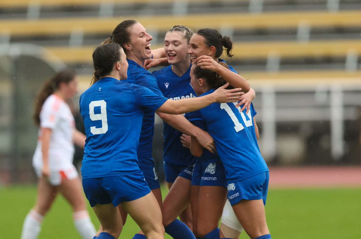 🇨🇦 in University Women's Soccer tweet media