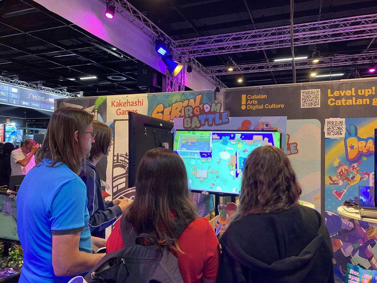 DustGamesStudio's tweet photo. Day 3 of @gamescom!!!
Our vacuum cleaners have still plenty of batteryโก
People keep telling us #Roombattle looks amazing and we are really flattered ๐
#indiegame #gamedev @catalanarts #IAB25 https://t.co/nnZFSeqAV8