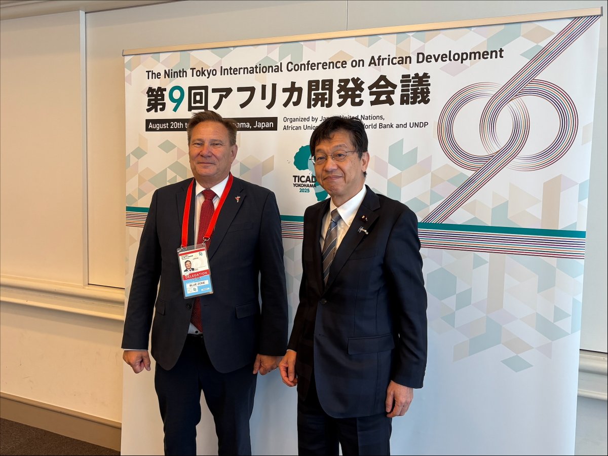 MofaJapan_jp's tweet photo. #松本外務大臣政務官 は、横浜において、第9回アフリカ開発会議(#TICAD9)に出席するため訪日中のフィリップ・デュヌトン・ #ユニットエイド 事務局長による表敬を受けました。
#Unitaid
https://t.co/IkMhsTGRbt https://t.co/M8r1ZR8XLh