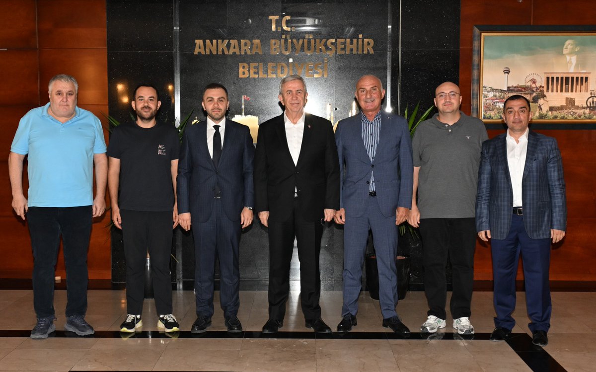 Gimat başkanımız sayın Recai Kesimal ve yönetim kurulumuz Ankara Büyükşehir Belediye Başkanı Sn. Mansur Yavaş'ı makamında ziyaret ettiler. Kendilerine bu nazik misafirperverliklerinden dolayı  teşekkür ederiz.