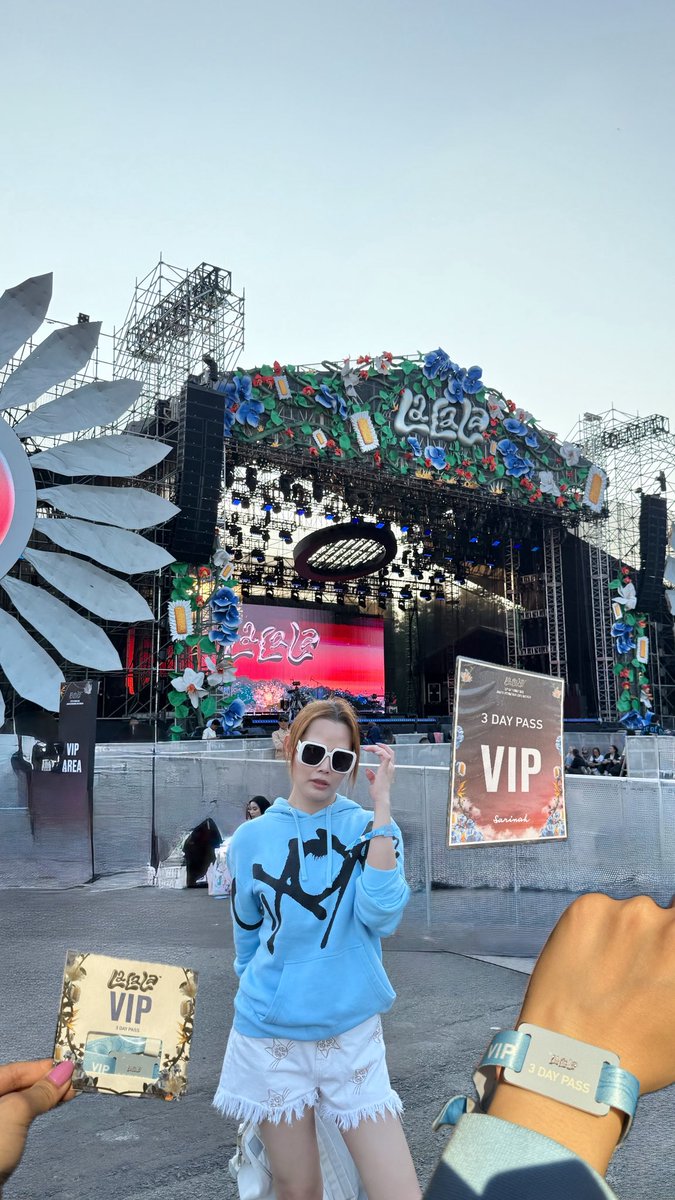nickiieofficial's tweet photo. I came from thailand for you only @Camila_Cabello π©΅
#camilacabello #camilizers #camilizer #yoursctour #YoursCTourAsia #lalalafest2025 https://t.co/bBTbUkn0jl