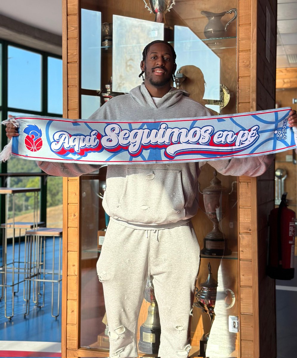 🔥🩵 Xa está na súa nova casa!
✈️ Tras unha longa viaxe, Kenadre Cook xa visitou o Pazo e está listo para comezar a adestrar e coñecer á #MareaCeleste!  
💪Preparado para defender as cores do Río Breogán.

Benvido!  #ForzaBreo