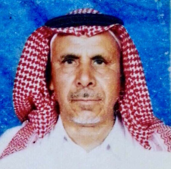 DR_m_almarool's tweet photo. #حكايالوجيا 
 
إبراهيم بن زيد بن محمد العبدان رحمه الله رحمة واسعة 
ولد في  #عنيزة   في عام 1359هـ  عمل سائقاً بإدارة التعليم بعنيزة ثم إنتقل بعد فترة للعمل بمدرسة تحفيظ القرآن الكريم ومكث بها فترة طويلة حتى تقاعده عمل على قيادة سيارات النقل بين المدن وكان من أبرز من عمل في هذا المجال مع مجموعة كبيرة من أبناء عنيزة الذين كان لهم دور كبير في خدمة المجتمع المحلي 
❇️صادف مروره أمام محطة الحرابي في عنيزة فشاهد تجمع أعداد كبيرة من الناس فسارع في إقتحام التجمهر بعد أن رأى النار مشتعلة بالوايت داخل المحطة فطلب من رجل المرور إبعاد الناس وعمل مسار له حيث صمّم على قيادة وايت البنزين المشتعل وإبعاده عن البيوت والذهاب به بعيداً حتى وصل الساحة الواسعة أمام الهلال الأحمر بعيداً عن المحطة في مشهد بطولي نادر
❇️حفظ له التاريخ شجاعته المتناهية ومبادرته العظيمة كبطل حادثة إبعاد وايت البنزين المشتعل من داخل محطة الحرابي في عنيزة بالحلّة وذلك 
في 22 من محرم من العام 1404هـ
رحمه الله وغفر له وموتى المسلمين