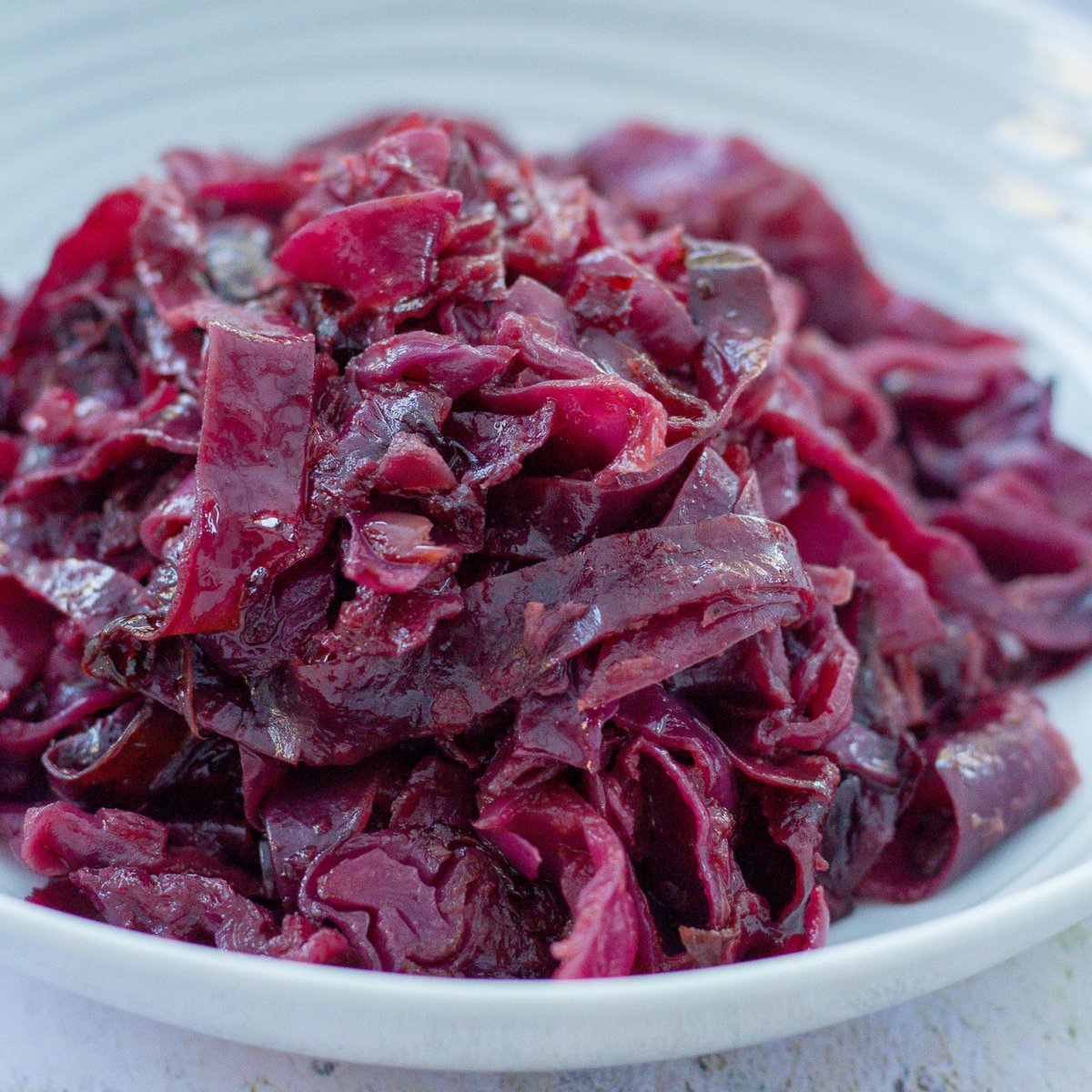 easypeasyfoodie's tweet image. Delicious braised red cabbage, full of spices and apple, is the perfect complement to roast meats. Easy to make-ahead, this fab side dish will make your house smell amazing! (And it tastes pretty good too!!)  

RECIPE =&amp;gt; bit.ly/2QzQe6P

#redcabbage #easysides